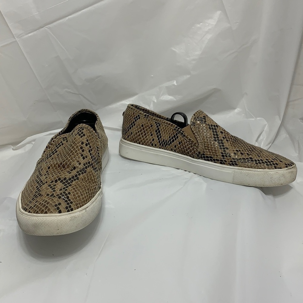 WOMEN’S Steve Madden Symba Tan Dark Brown Snake Skin Slip on shoe size 10M